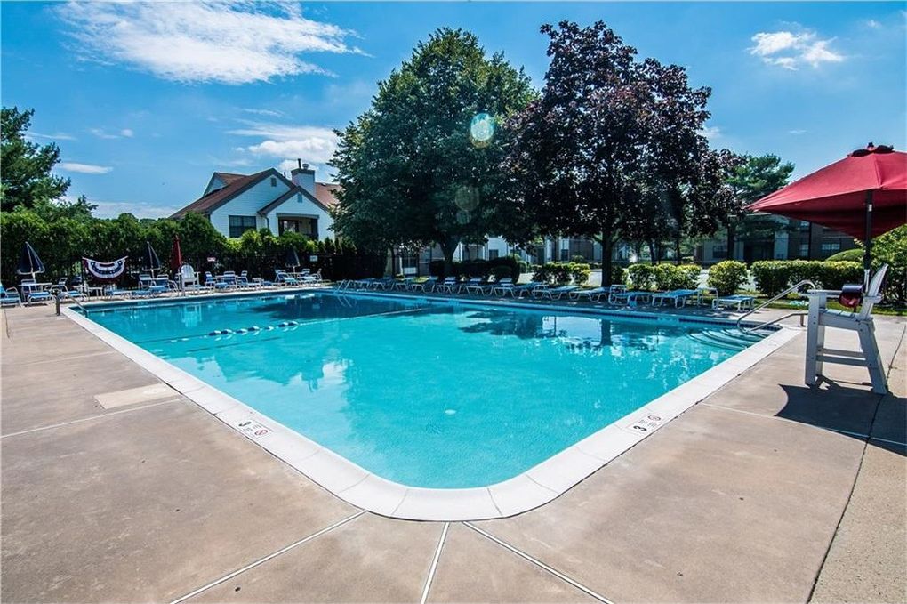 Clubhouse & Pool Harbour Club Condominium Association